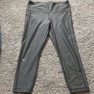 Under Armour capri workout leggings. Size Large.